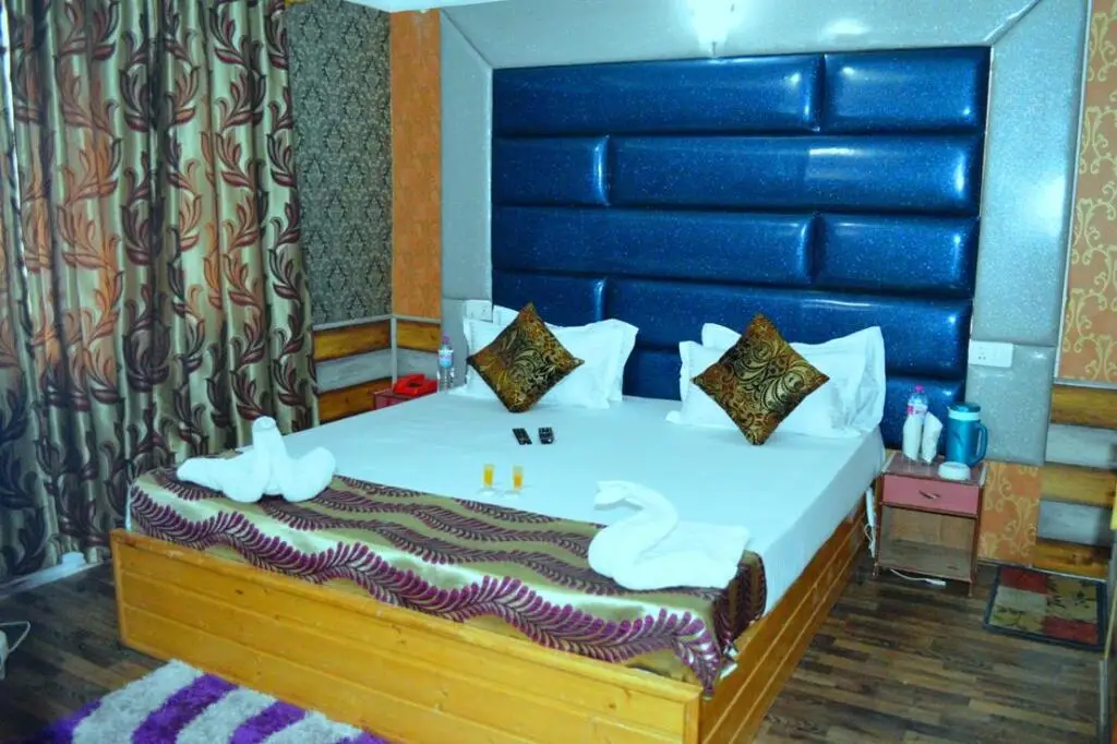 Пахалгам: Paristan Resorts