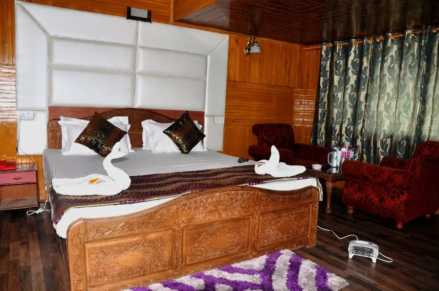 Пахалгам: Paristan Resorts