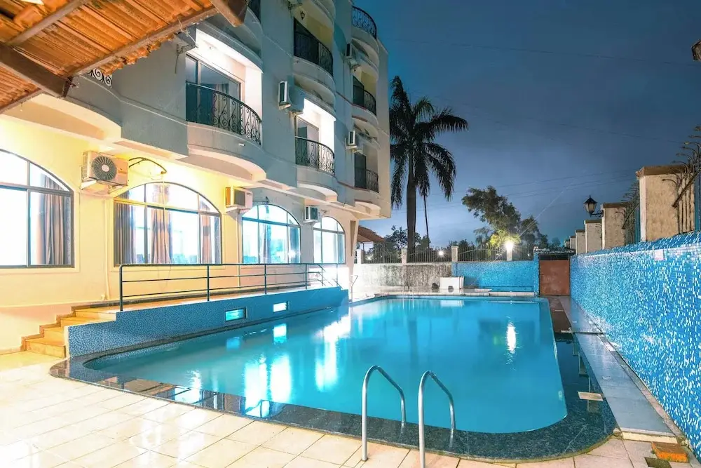 Лонавала: Treebo Reveniir Resort with Pool