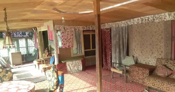 Шринагар: Island Hotel