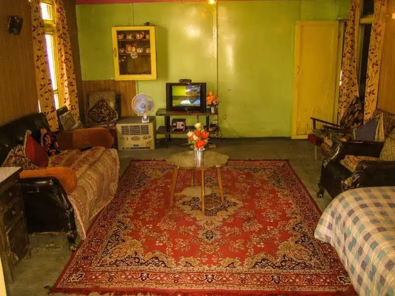 Шринагар: Island Hotel