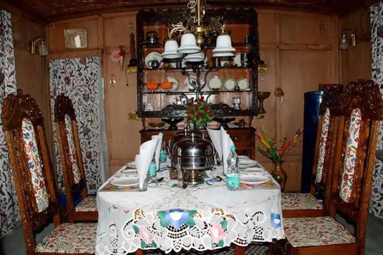 Шринагар: Kohimaran Group Of Houseboats