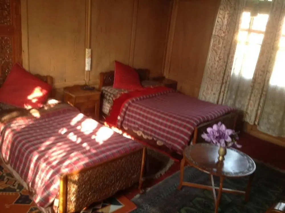 Шринагар: Shabnam Group Of Houseboats