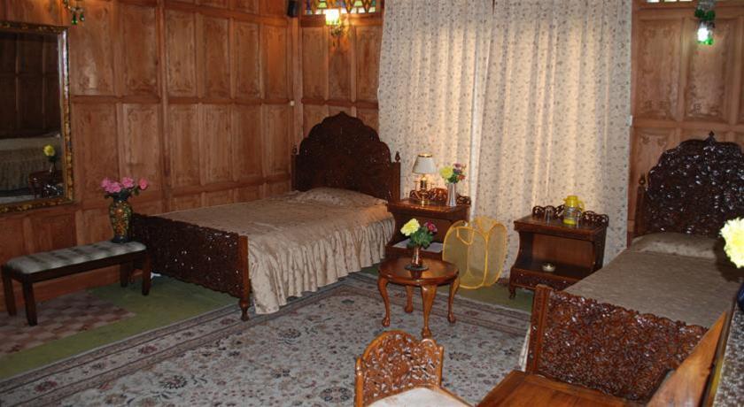 Шринагар: Khilona Group of Houseboats
