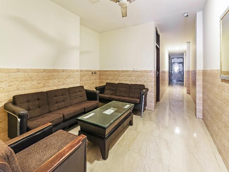 Ганор: OYO 19389 SilverKey Rajouri Garden