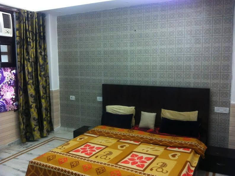 Ганор: OYO 19389 SilverKey Rajouri Garden