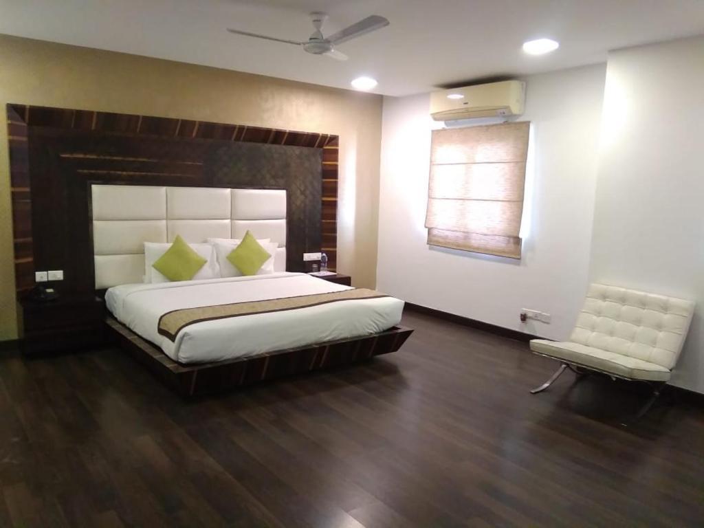 Бангалор: Crest Executive Suites