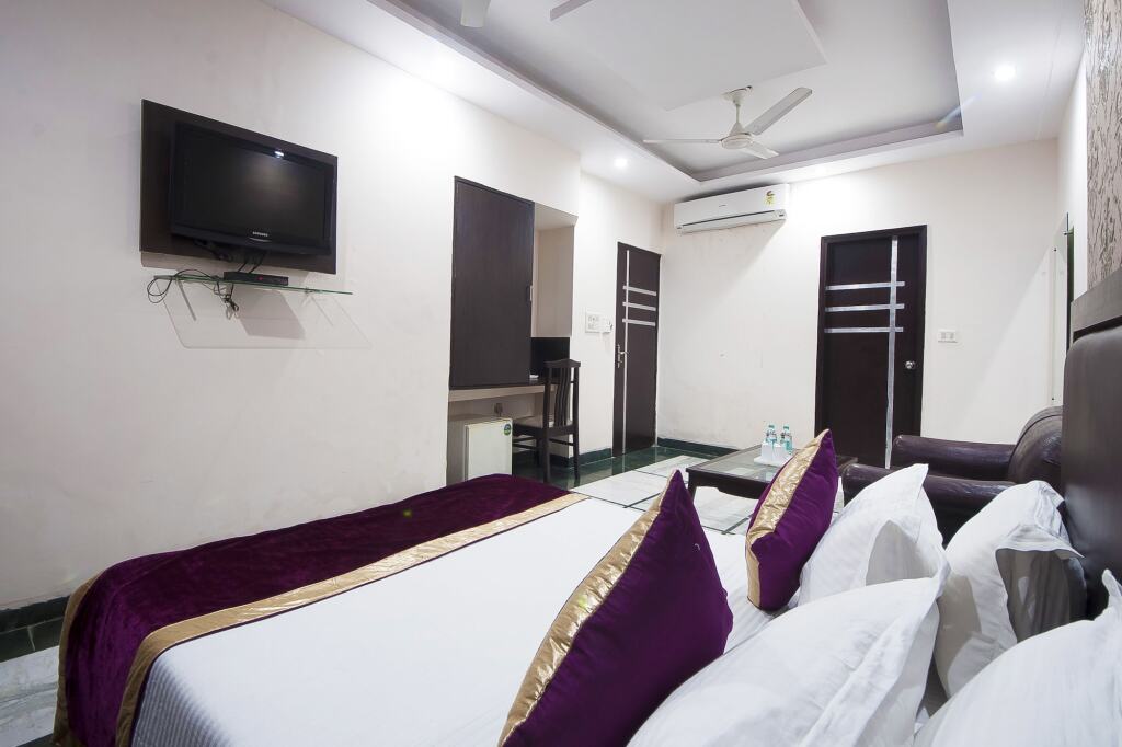 Нью-Дели: Hotel Apra Inn