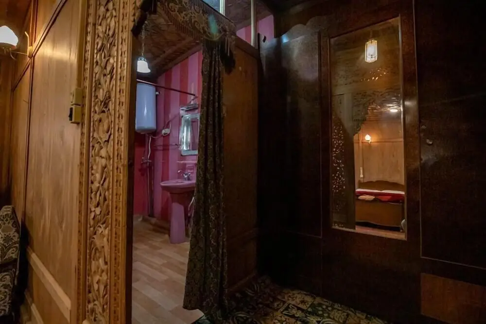 Шринагар: Kharpalace Group of House Boat