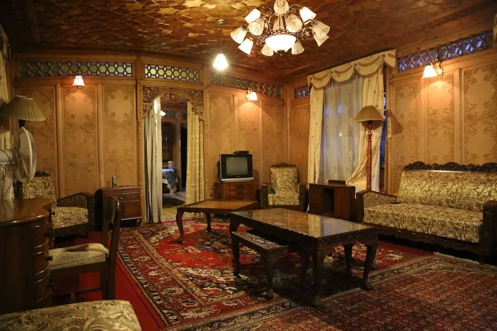 Шринагар: Kharpalace Group of House Boat