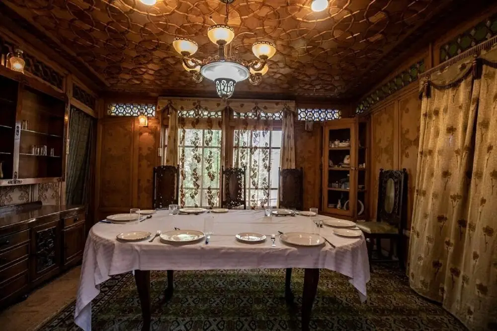 Шринагар: Kharpalace Group of House Boat