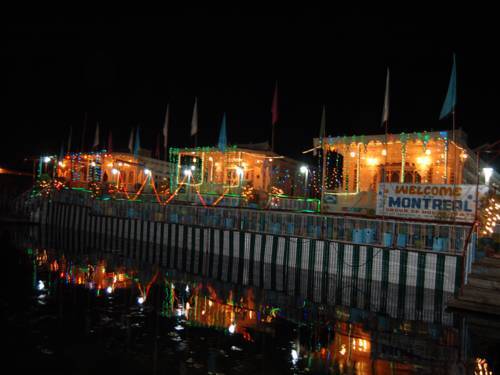 Шринагар: Lalarukh Houseboats