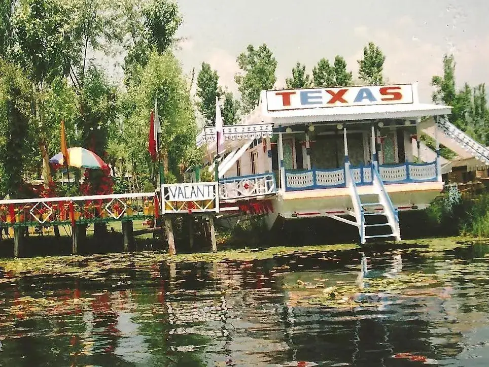 Шринагар: Texas Houseboats