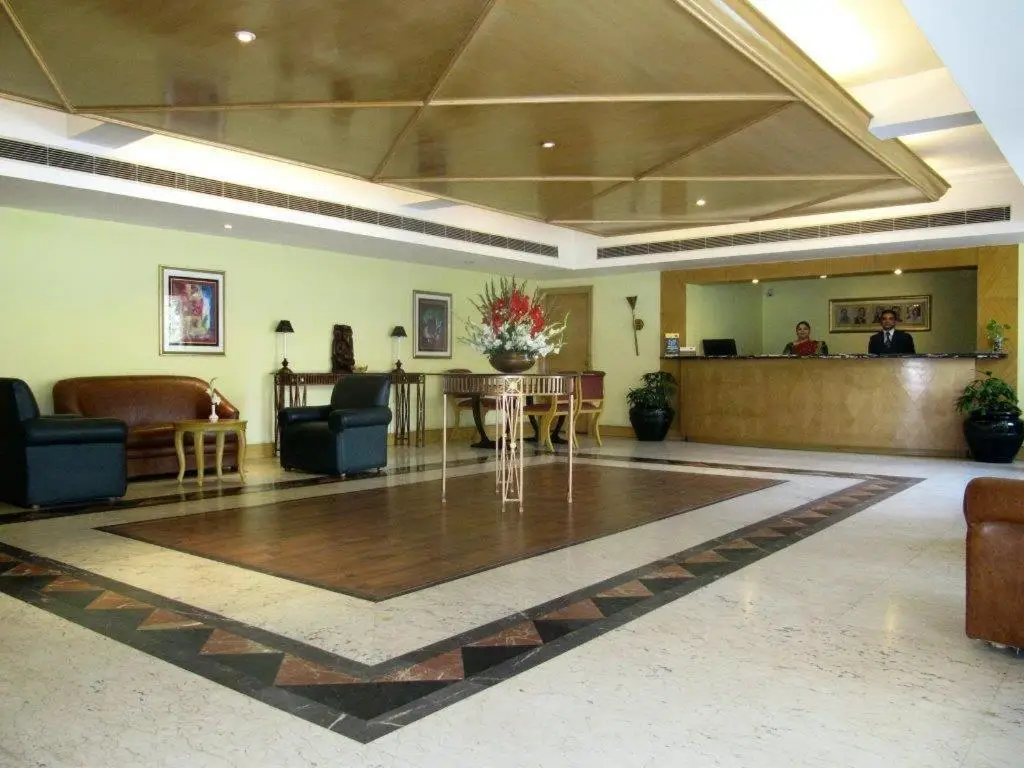 Hotel Ritz Plaza — фото 1