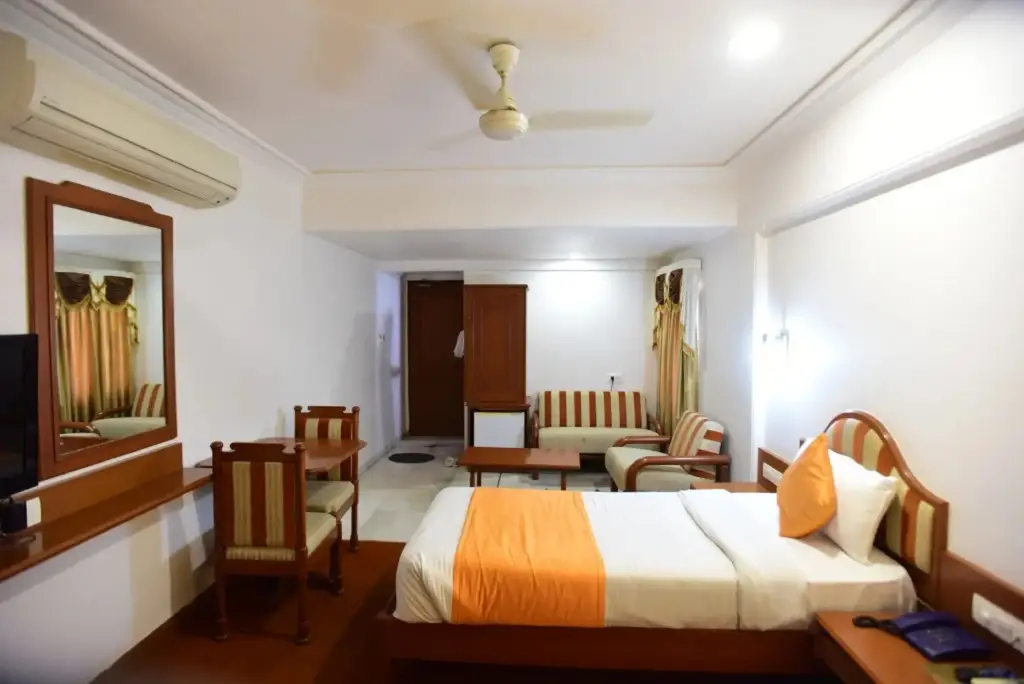 Вадодара: Aditi Hotel