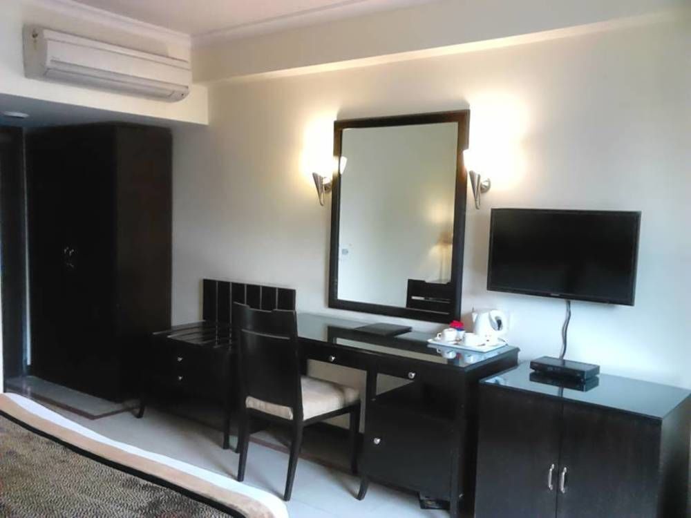 Нью-Дели: The BMK Hotel