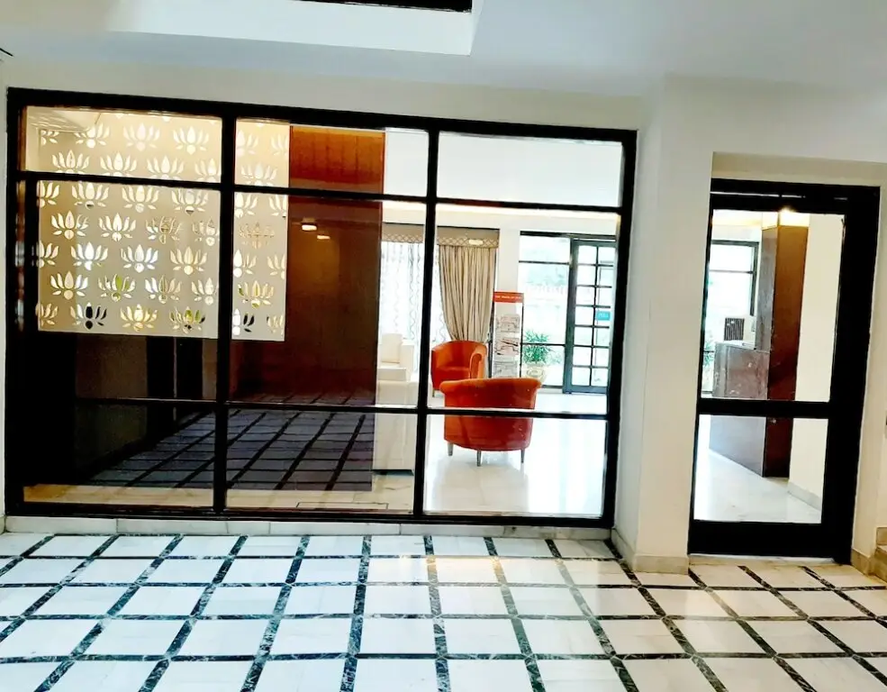 Нью-Дели: The BMK Hotel