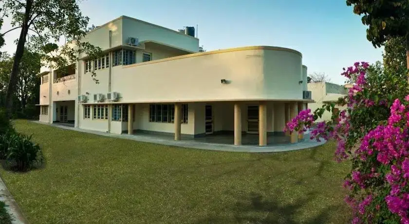 Прем-Нагар: Neemranas Deco House