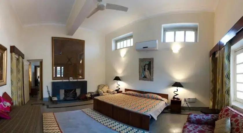 Прем-Нагар: Neemranas Deco House