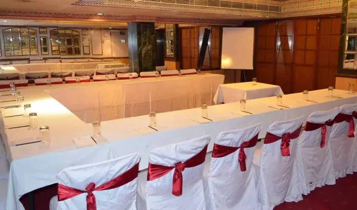 Нью-Дели: Hotel Grand Sartaj