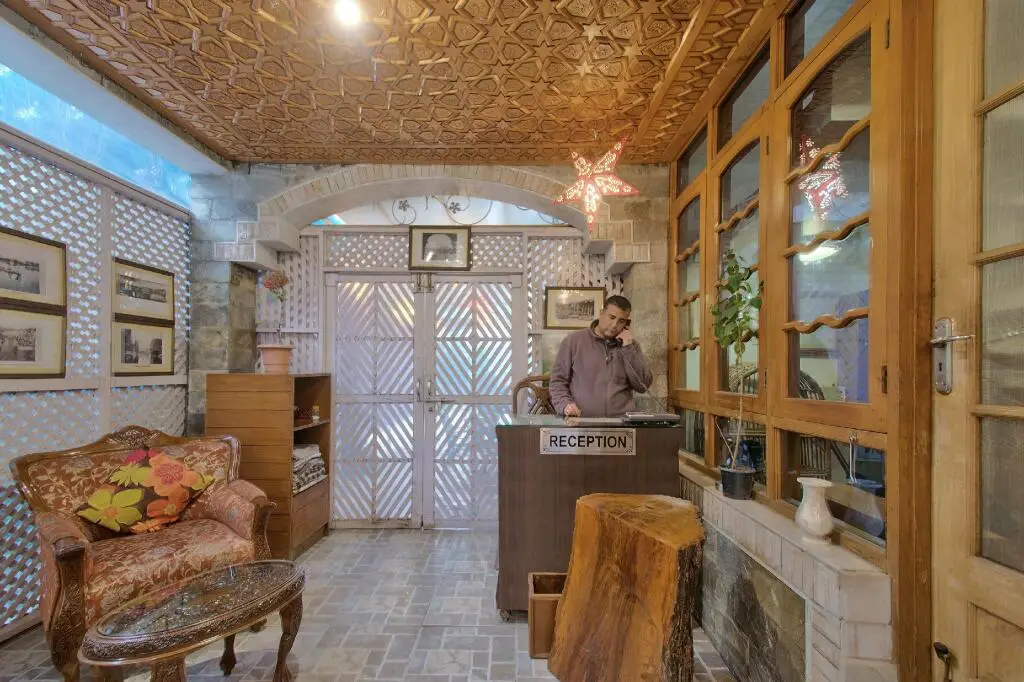 Шринагар: Hotel Ronak Resort