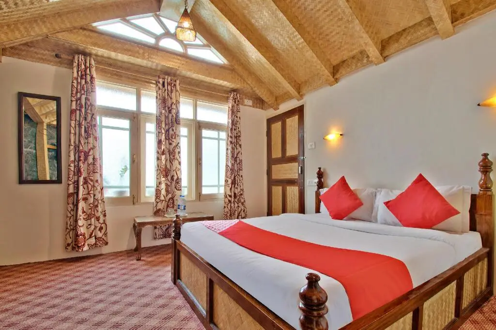 Шринагар: Hotel Ronak Resort
