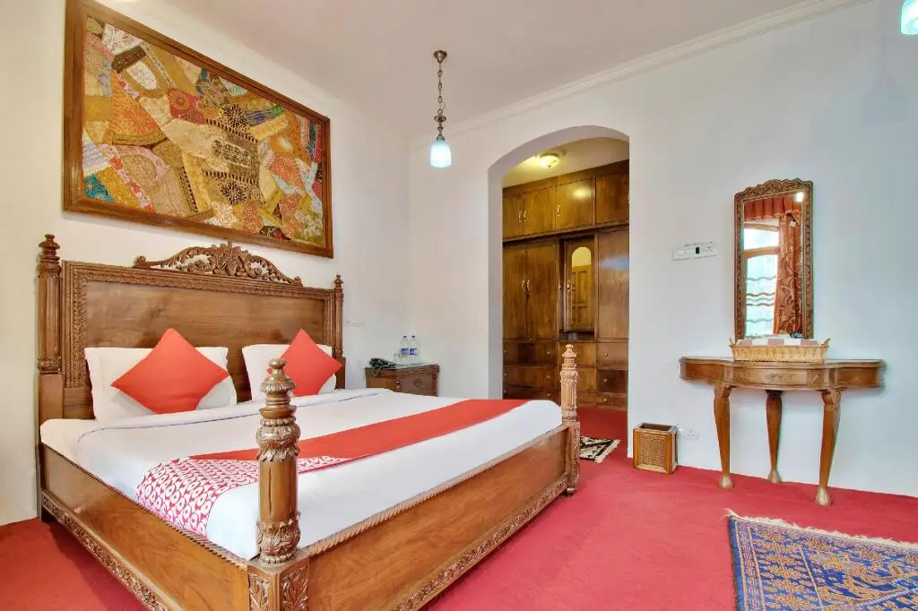 Шринагар: Hotel Ronak Resort