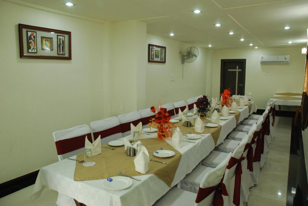 Hotel Ganpati Palace — фото 1