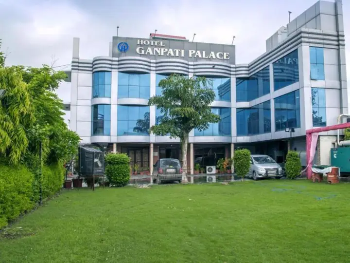 Матхура: Hotel Ganpati Palace