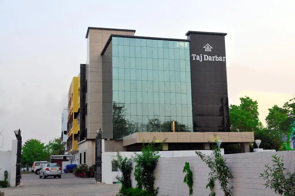 Hotel Taj Darbar — фото 1