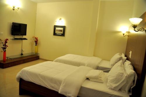 Бхопал: The Bhopal Grande Apartment
