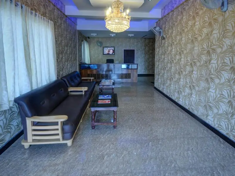 Алюр: Hotel Mayura International