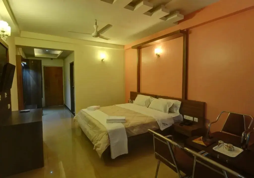 Алюр: Hotel Mayura International