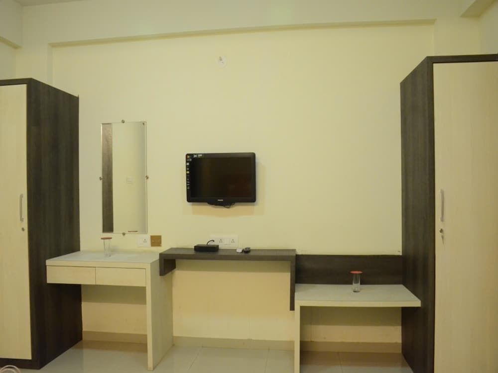 Пуна: CozyNest Service Apartments - Baner Pune