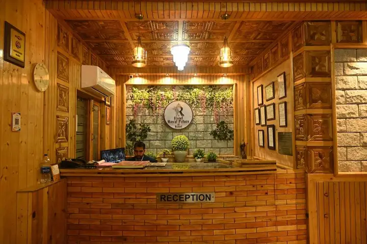 Касоль: Hotel Royal Palace
