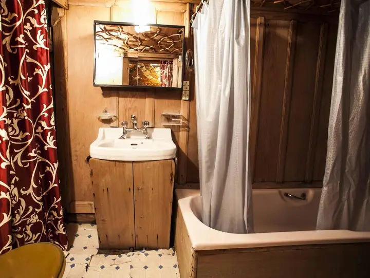 Шринагар: Khan Palace Group of Houseboats