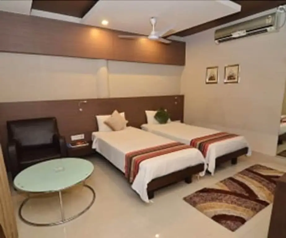 Дибругарх: Dibrugarh Club House