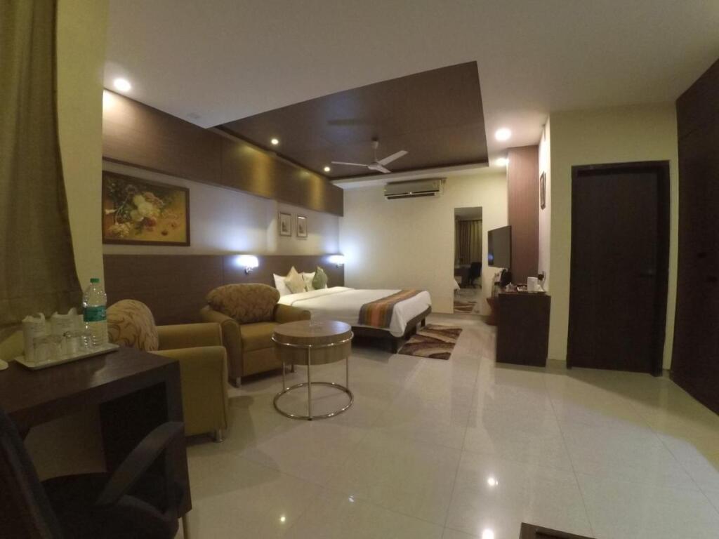 Дибругарх: Dibrugarh Club House