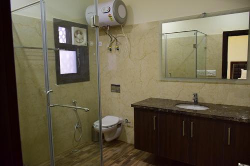 Гуруграм: When In Gurgaon - Service Apartments Next to Artemis Hospital