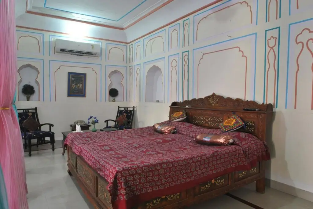Джайпур: Rawla Mrignayani Palace