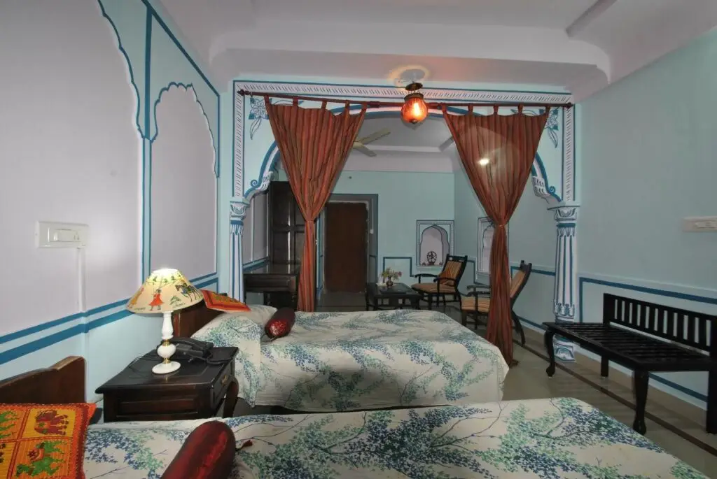 Джайпур: Rawla Mrignayani Palace