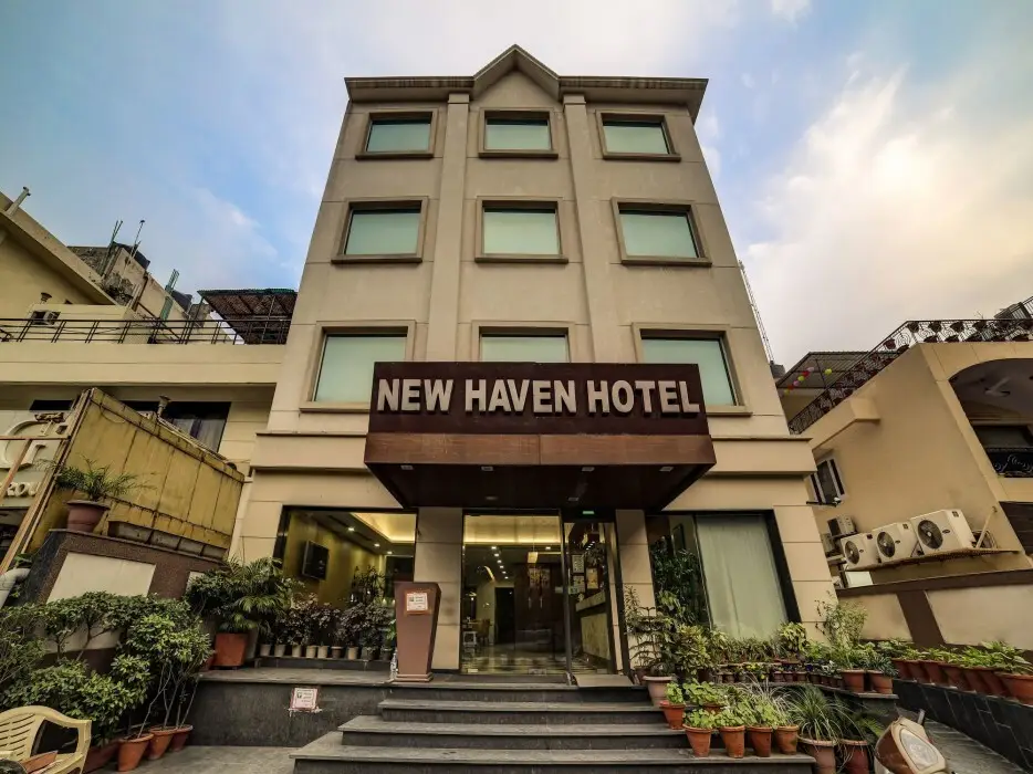 OYO Hotel: Capital O New Haven Hotel Near Lotus Temple — фото 1