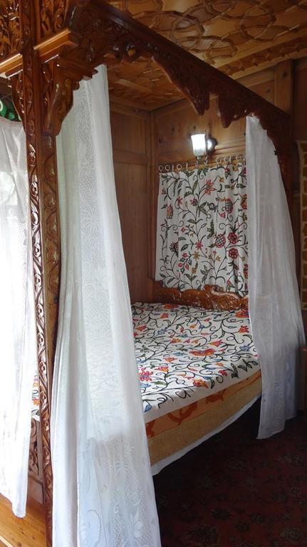 Шринагар: Shalimar Group of Houseboats
