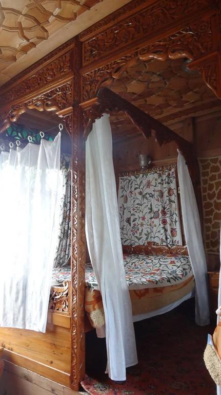 Шринагар: Shalimar Group of Houseboats