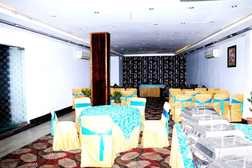 Панипат: Отель BR INN