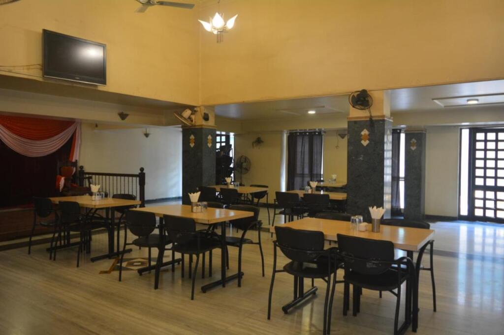 Hotel Poonam — фото 1