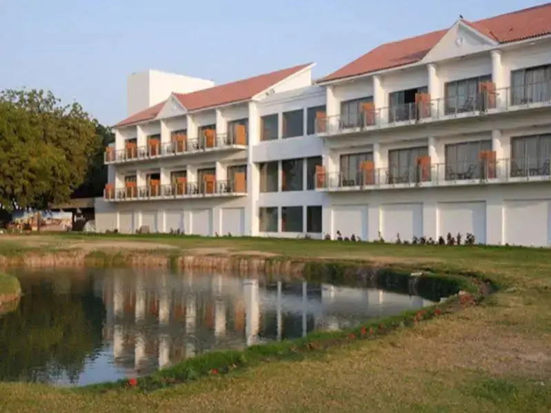 Бавла: Kensville Golf and Country Club
