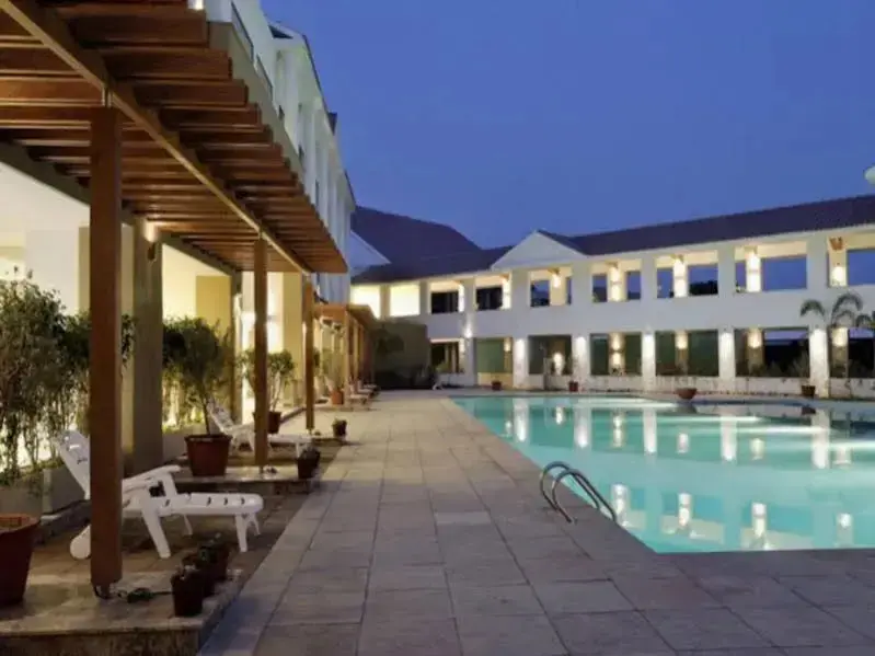 Бавла: Kensville Golf and Country Club