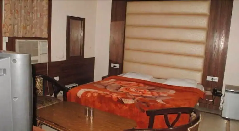 Нью-Дели: Hotel Baba Continental