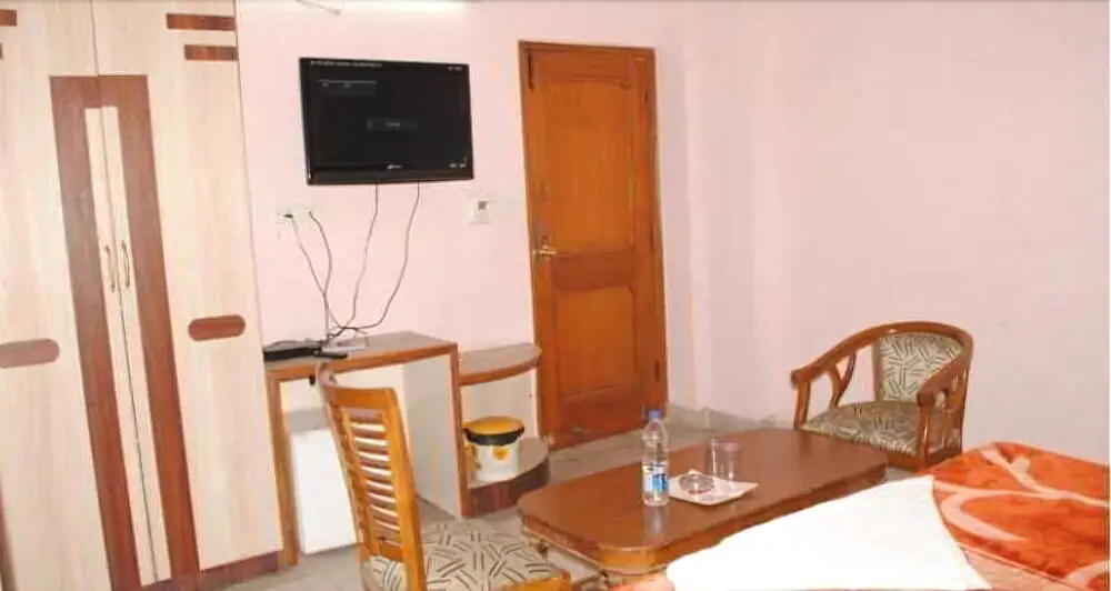 Нью-Дели: Hotel Baba Continental
